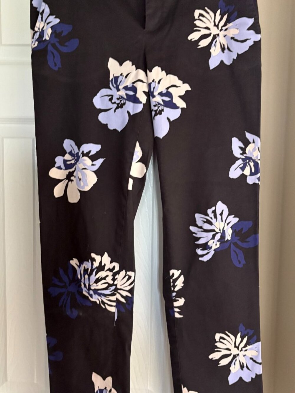 BANANA REPUBLIC Ryan Stretch Navy Blue Pants with Flowers